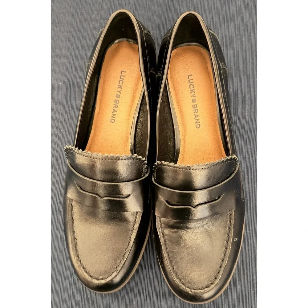 Lucky Brand Black Leather Preppy Penny Loafers 8.5M Scalloped Trim Dark Academia
